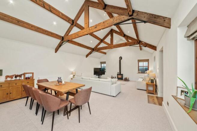 LOUNGE / DINING ROOM