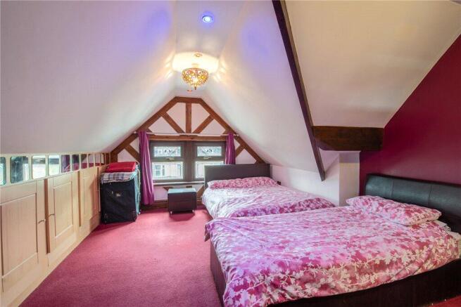 6 bed Semi-Detached for sale Image 10