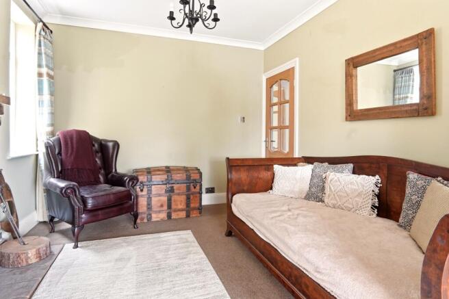 5 bed Detached for sale Image 8