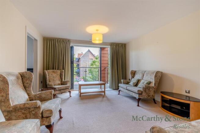 8704268-interior14.jpg