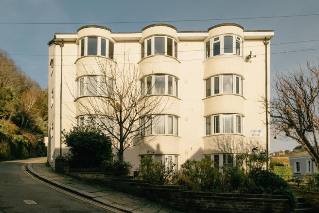 Croft-Hastings-UnicornHouse-Exterior