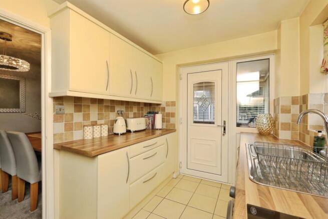 3 bed Semi-Detached for sale Image 7