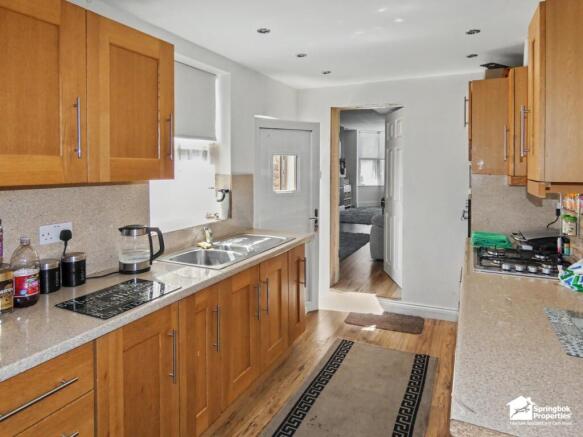 4 bed Terraced for sale Image 4
