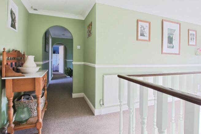 6 bed Detached for sale Image 10