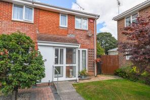 8, Chepstow Court, Waterlooville PO7 8NH