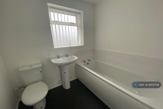 2 bed End of Terrace to rent Image 7