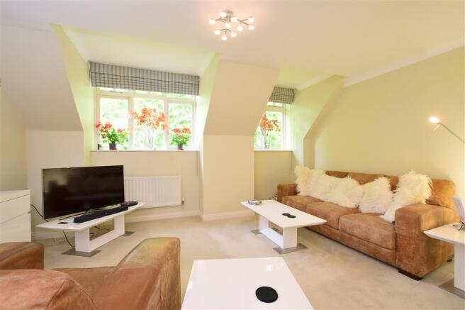 Lounge /Dining Room