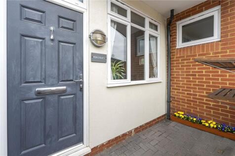 Staines Road, Twickenham, TW2