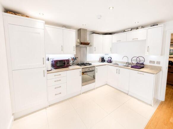3 bed Apartment for sale Image 5