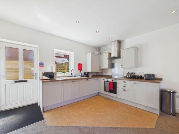 2 bed Apartment for sale Image 5