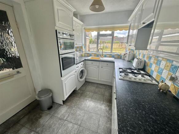 4 bed Semi-Detached for sale Image 5
