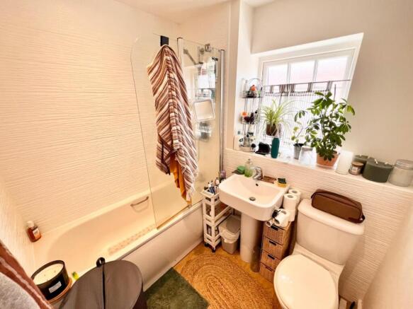 3 bed Semi-Detached to rent Image 9