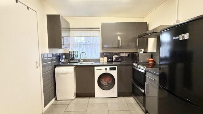 Merlin Court, Oldfield Road photo 4