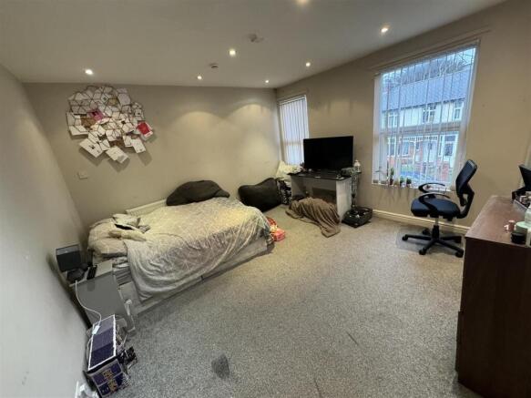 5 bed Terraced to rent Image 11