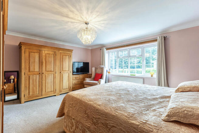 6 bed Detached for sale Image 12