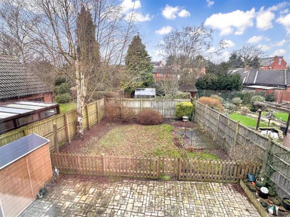 Well-Appointed Rear Garden 842