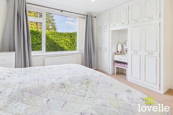 4 bed Detached for sale Image 11