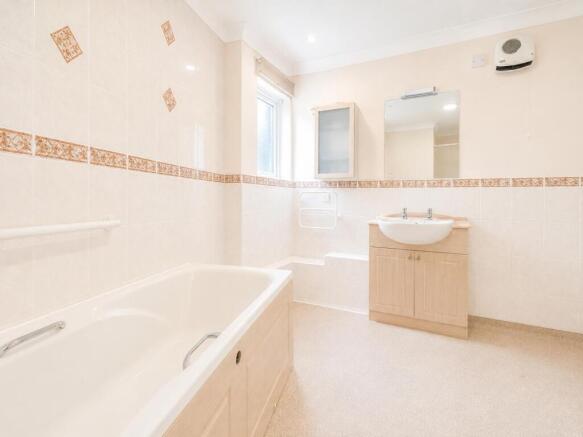 1 bed Retirement Property to rent Image 10
