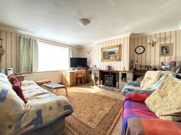 Lounge dining roo...