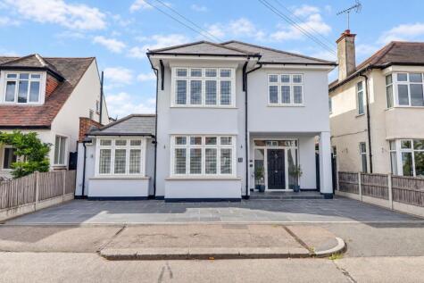 * ANNEXE ARRANGEMENT * Stirling Avenue, Leigh-On-Sea