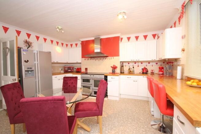 Kitchen/Breakfast...