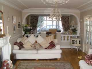 LOUNGE SEATING AREA