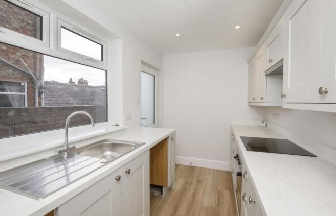 2 bed Terraced to rent Image 4