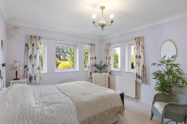 4 bed Detached Bungalow for sale Image 3
