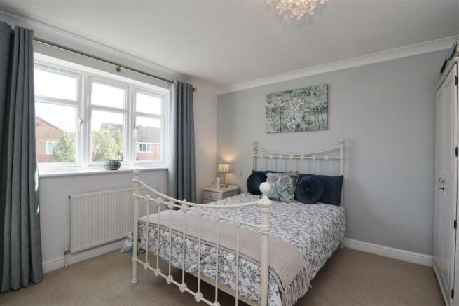 4 bed Detached for sale Image 8