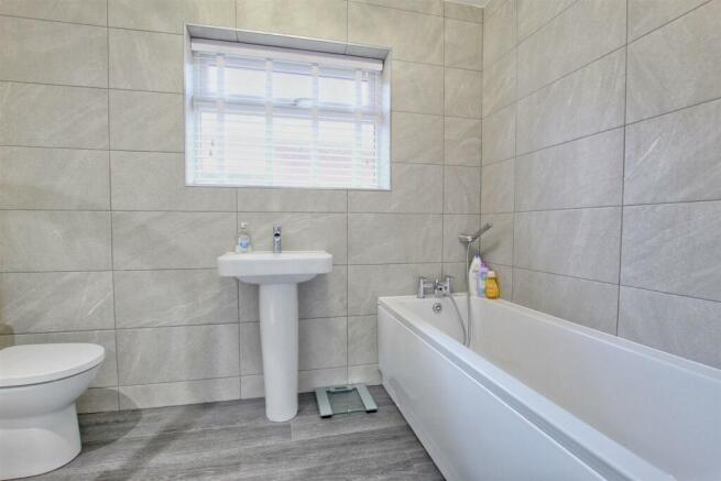 BATHROOM/W.C.