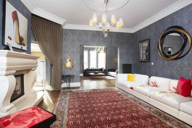 5 bed Detached for sale Image 9