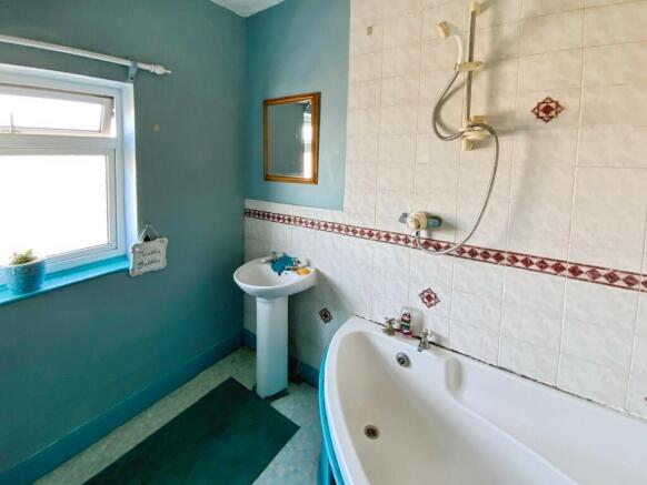 3 bed Semi-Detached for sale Image 8
