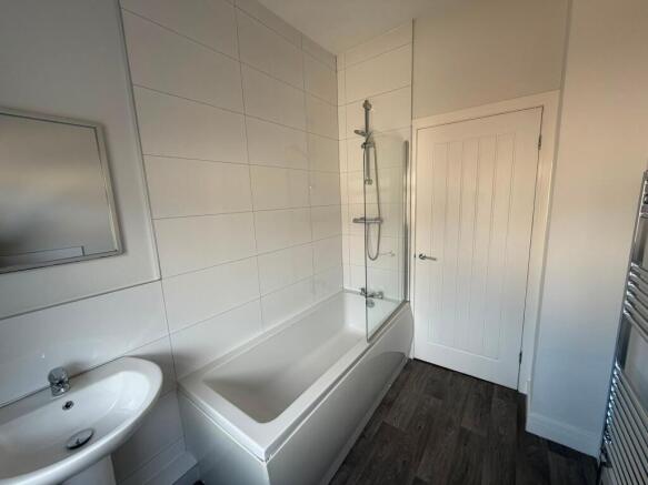 2 bed Terraced to rent Image 4