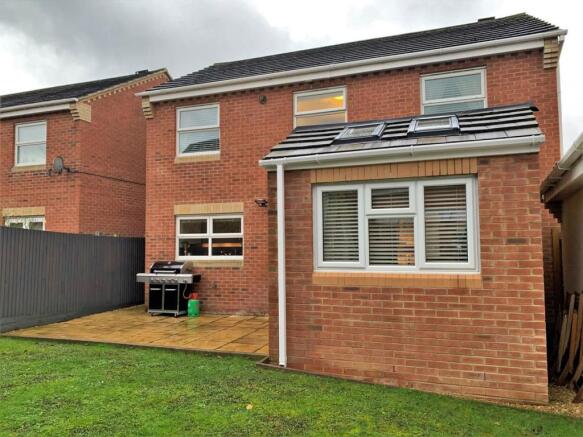 32 Claypole Mead, Chippenham - 8.jpg