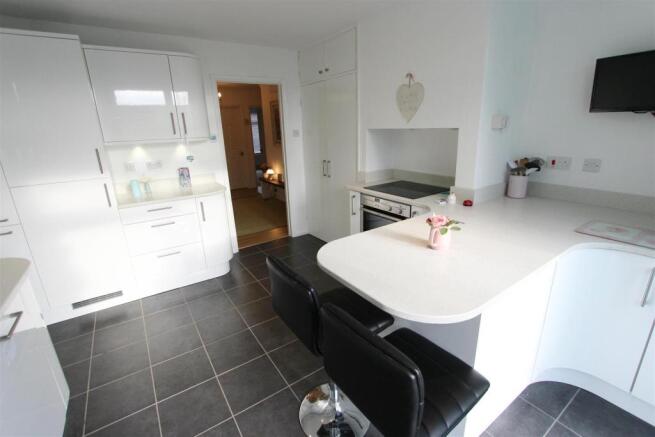 KITCHEN/BREAKFAST RO