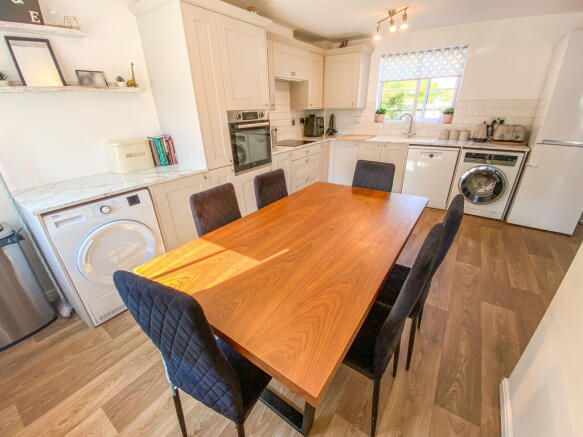 Fallow Crescent, Botleigh Lakeside, Hedge End, SO30 photo 4