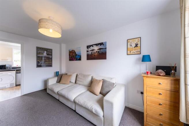 8 St James Court-008.jpg