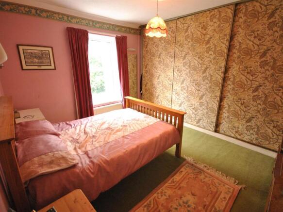 FRONT DOUBLE BEDROOM 1