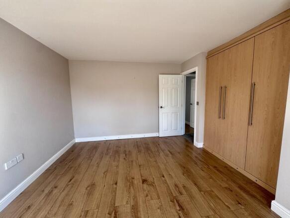 4 bed Detached to rent Image 10