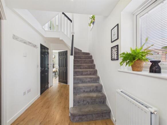 4 bed Detached for sale Image 9