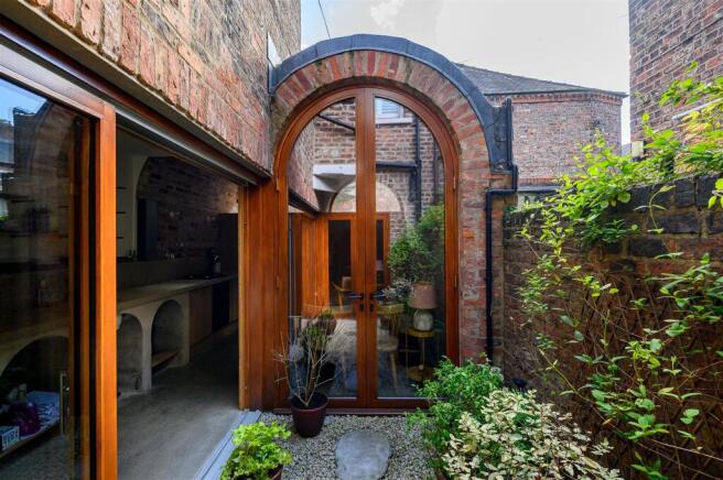 3 bed Terraced for sale Image 7