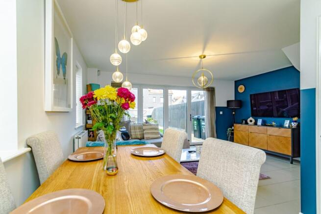 Lounge/Dining Room