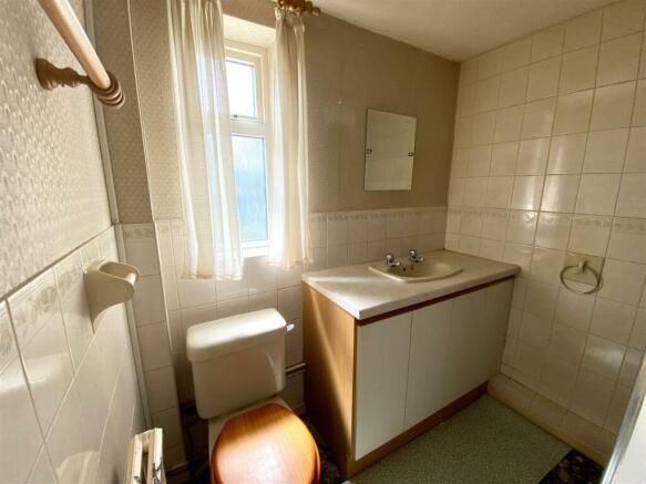DOWNSTAIRS SHOWER ROOM