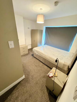 4 bed House Share to rent Image 5
