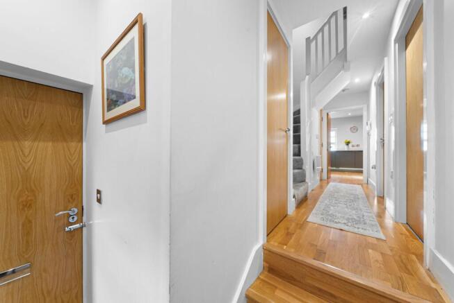 3 bed Flat for sale Image 7