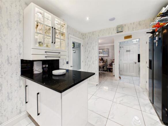 3 bed Town House for sale Image 11