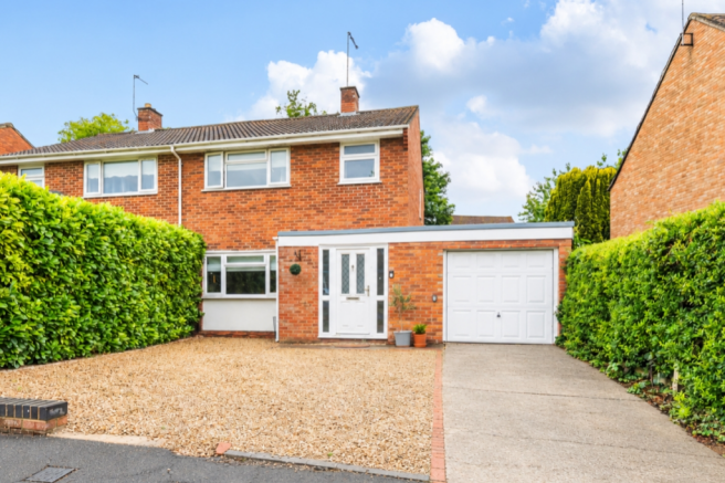 3-bed semi-detached on Witan Way, Wantage, £375,000