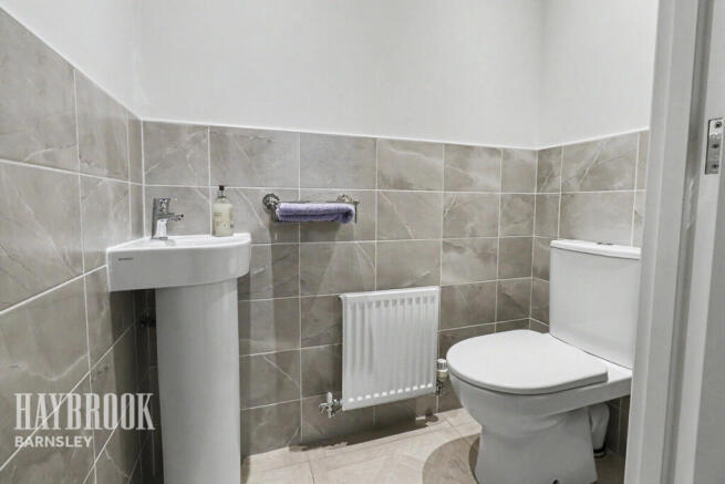 4 bed Detached for sale Image 8