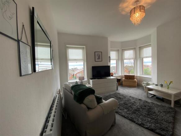 5, 8 Park Road - living room.jpg