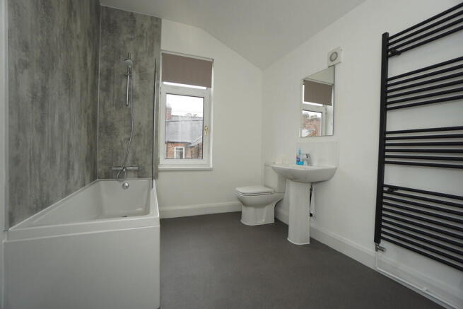 2 bed Terraced to rent Image 7